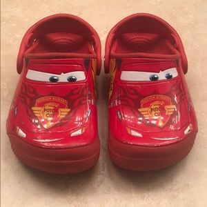 Lightning McQueen Iconic Crocs red piston cup 95